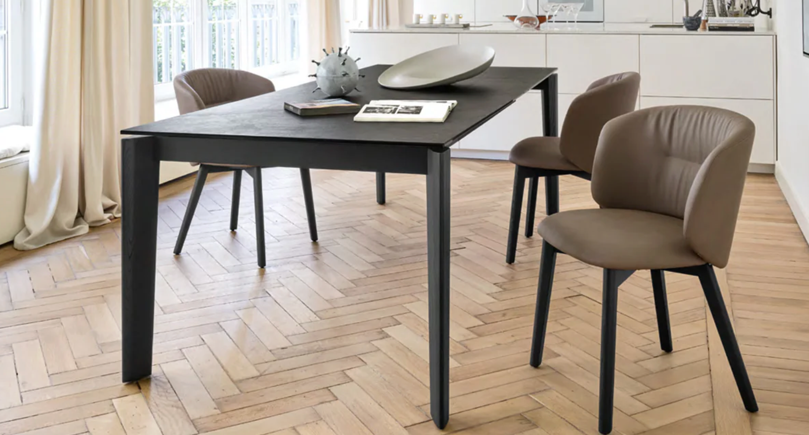 Diseño de Interiores 2025: Tendencias en Sillas de Comedor