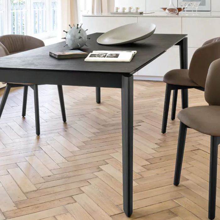 Diseño de Interiores 2025: Tendencias en Sillas de Comedor