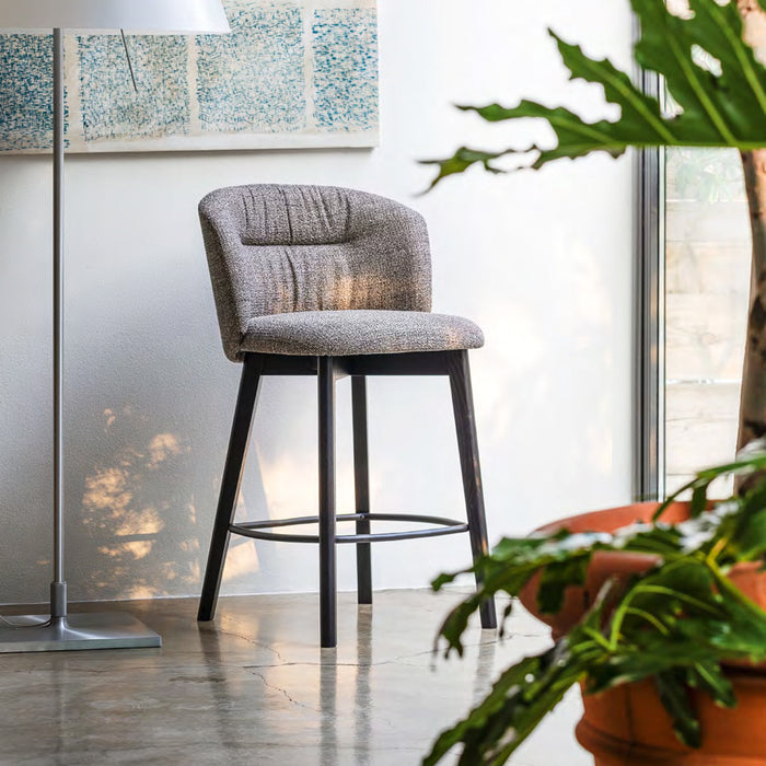 Cómo elegir el banco para barra que transforme tu ambiente