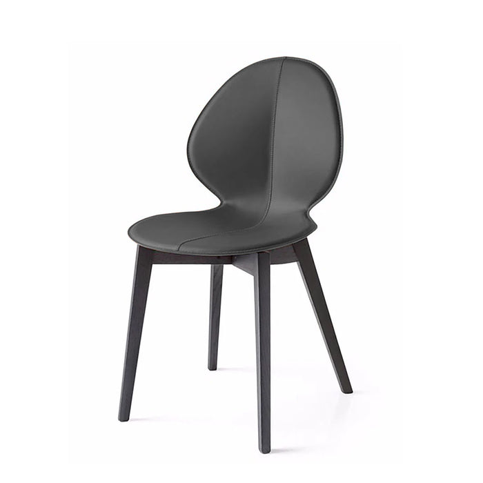 silla basil de cuero negro y base negra